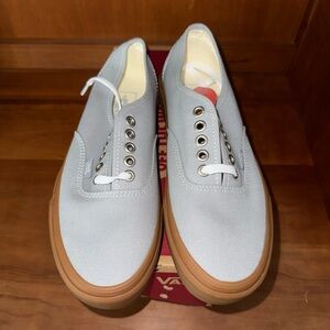 Women’s 8.5 Vans Authentics NWT